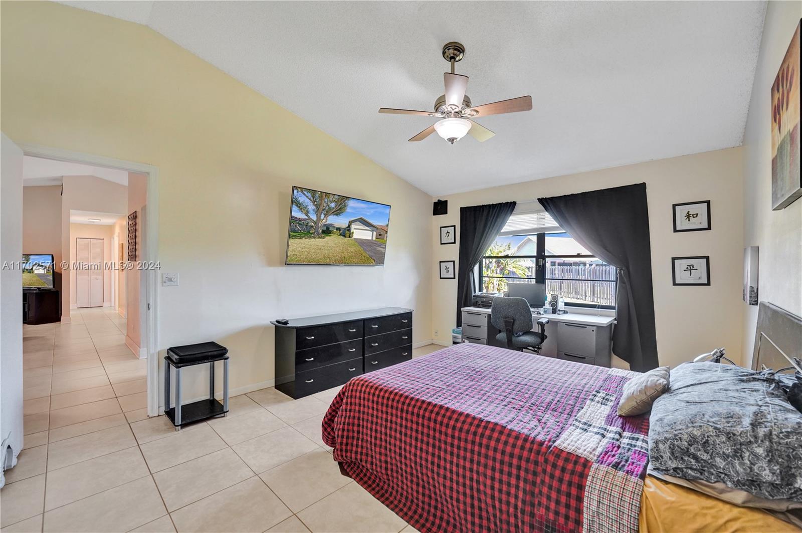 9227 NW 48th St