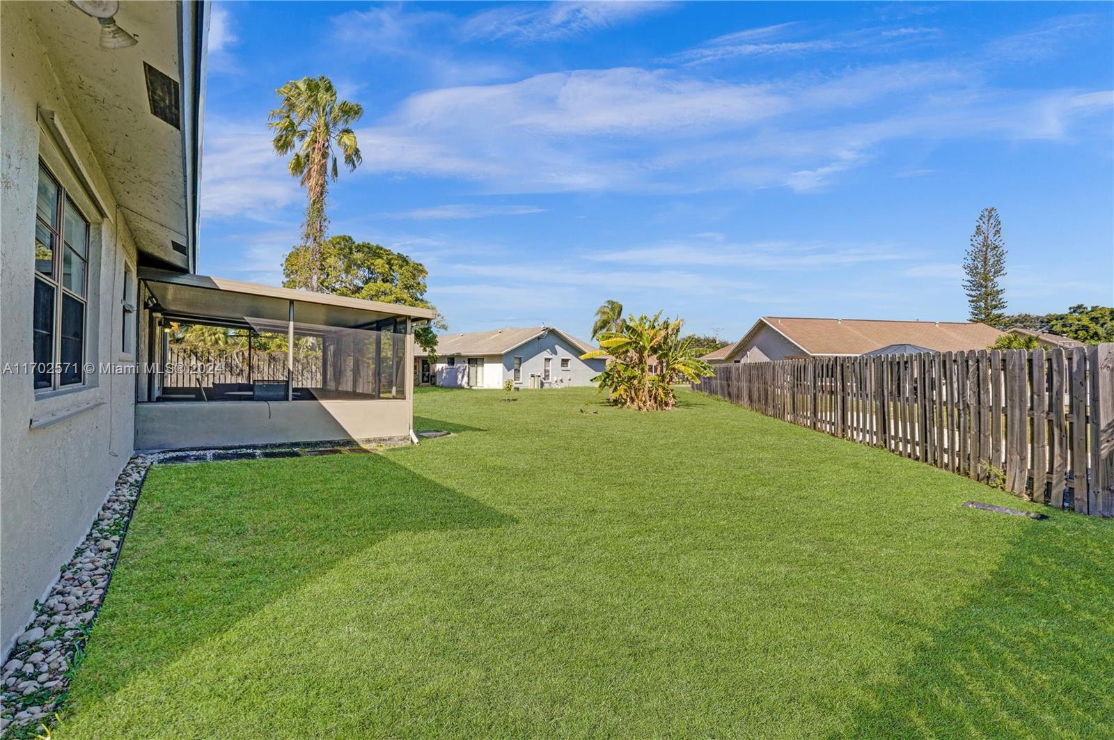 9227 NW 48th St