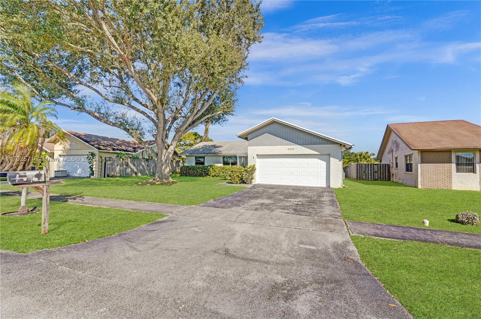 9227 NW 48th St