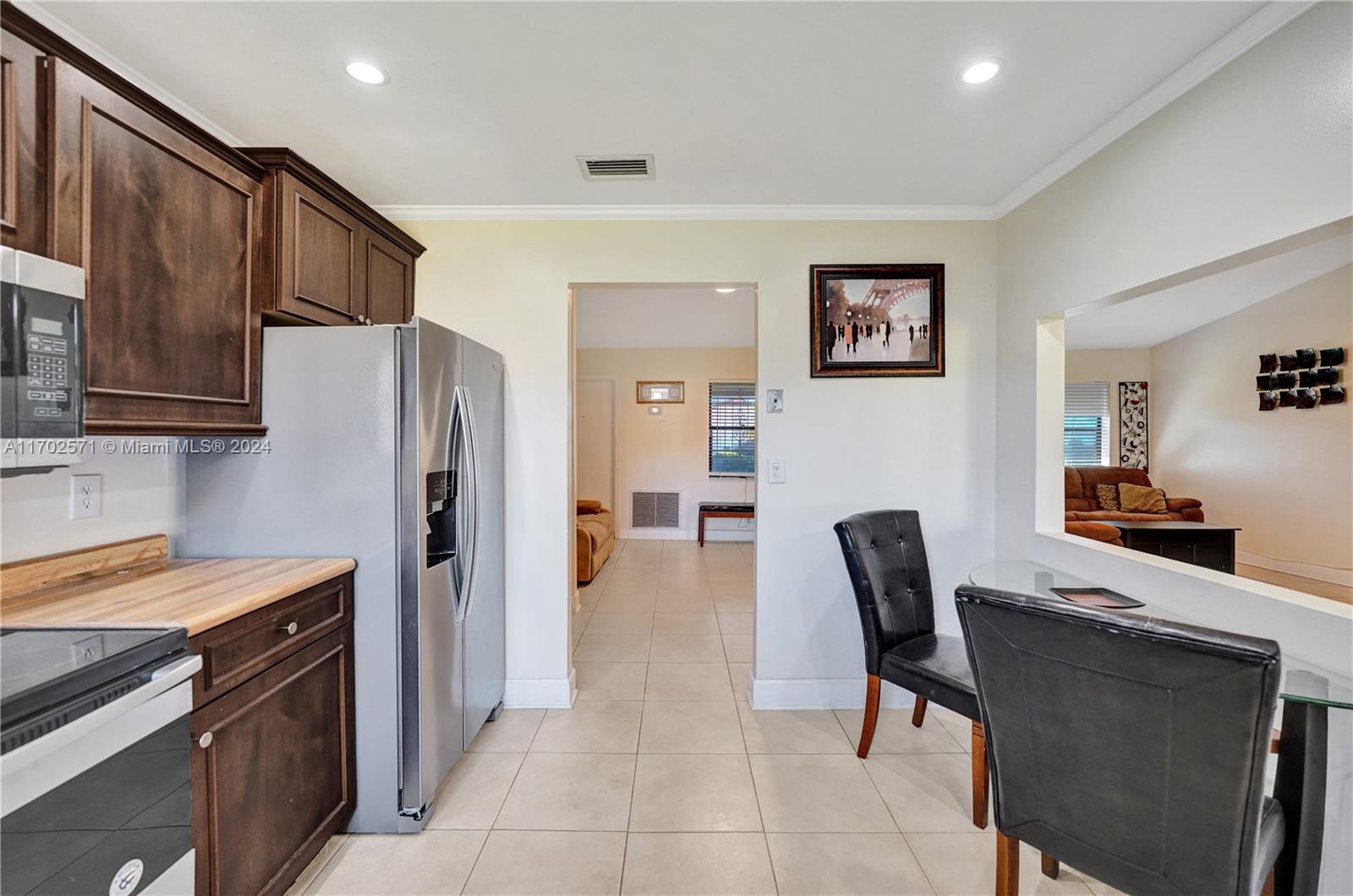 9227 NW 48th St