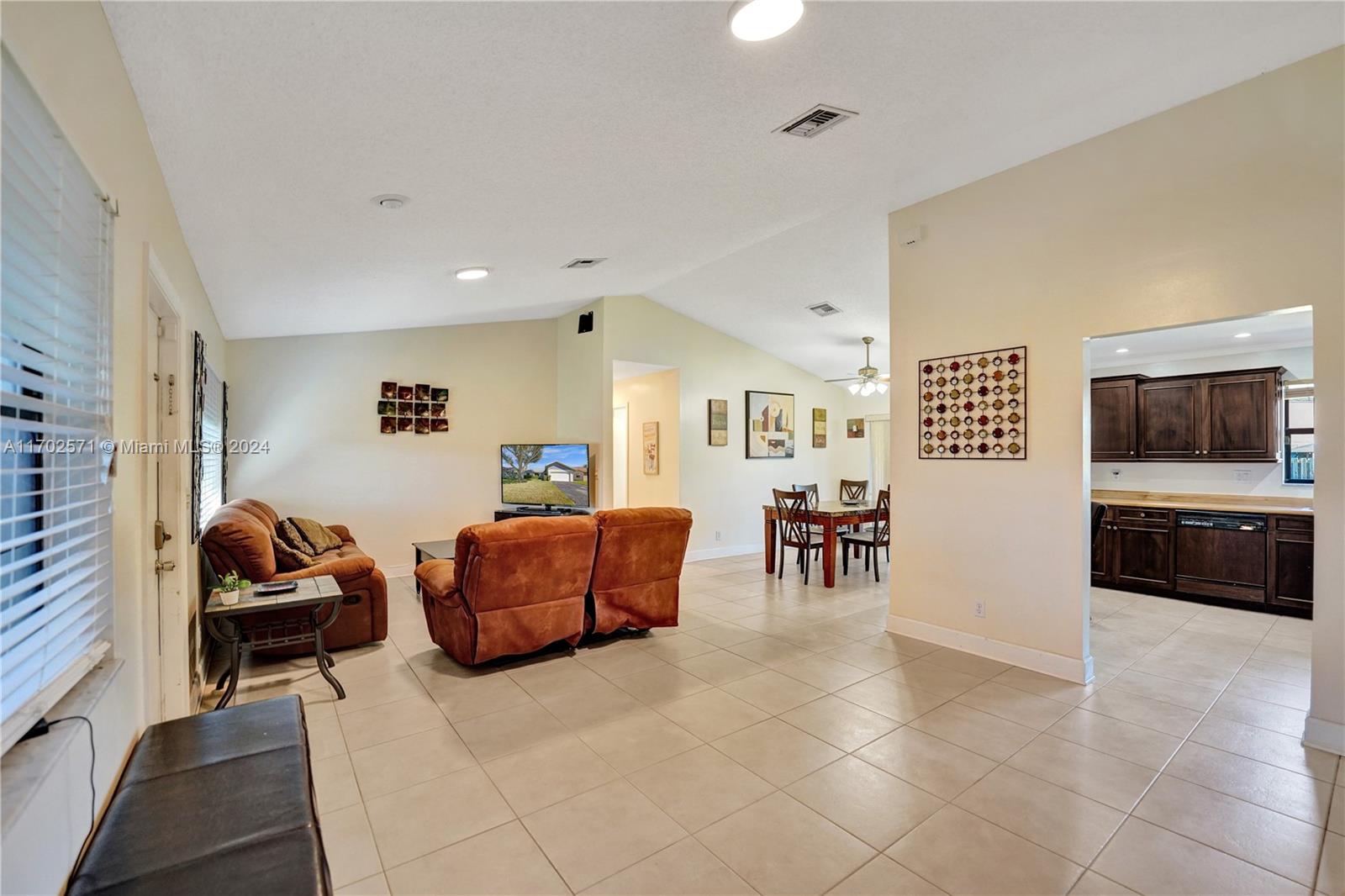 9227 NW 48th St