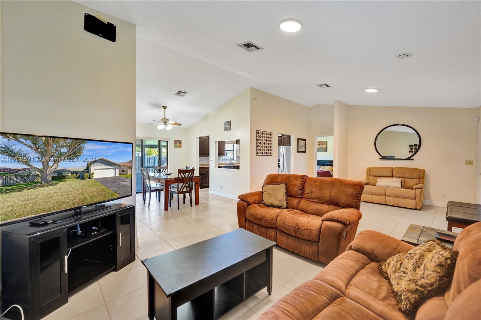 9227 NW 48th St