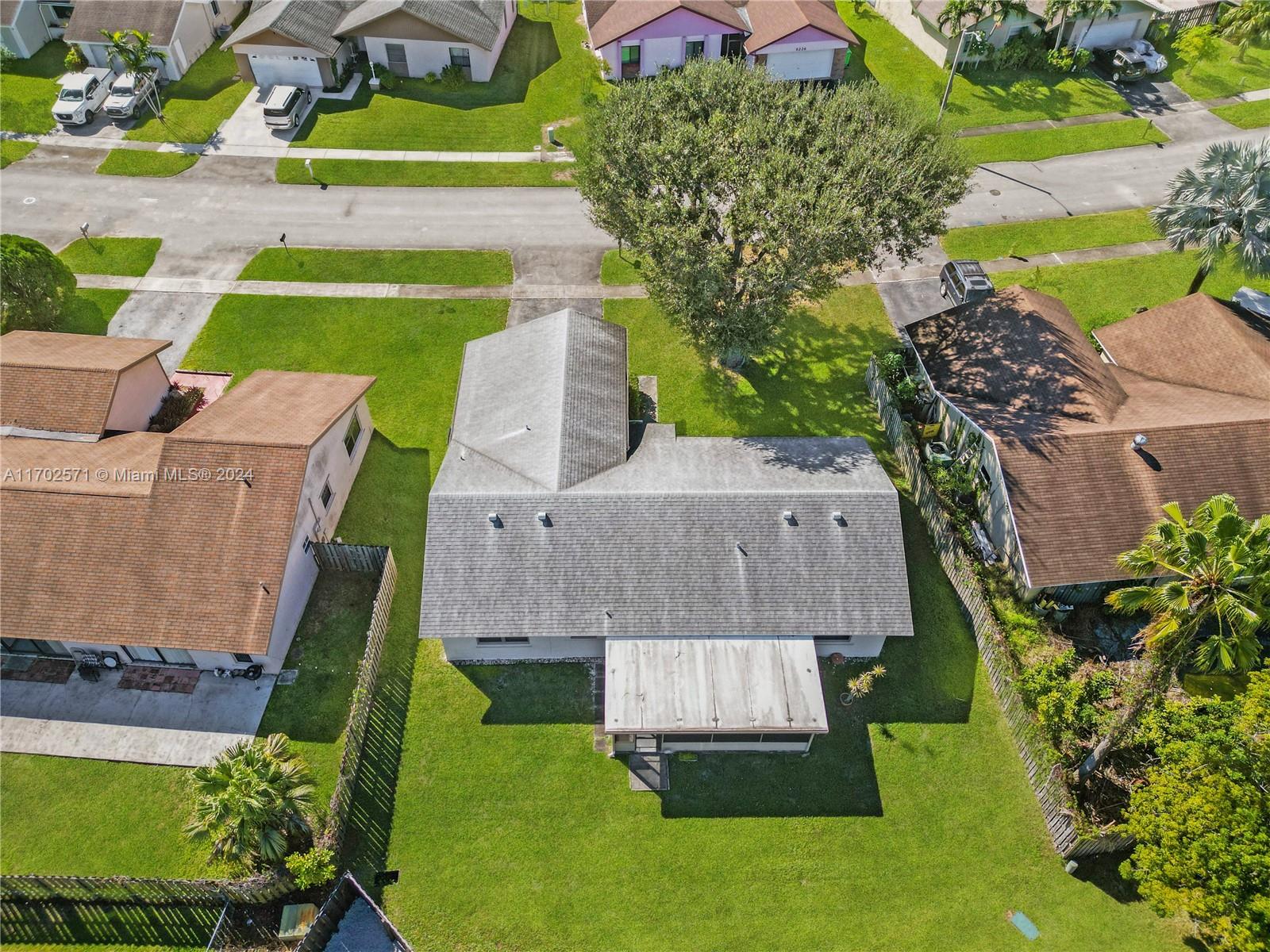 9227 NW 48th St