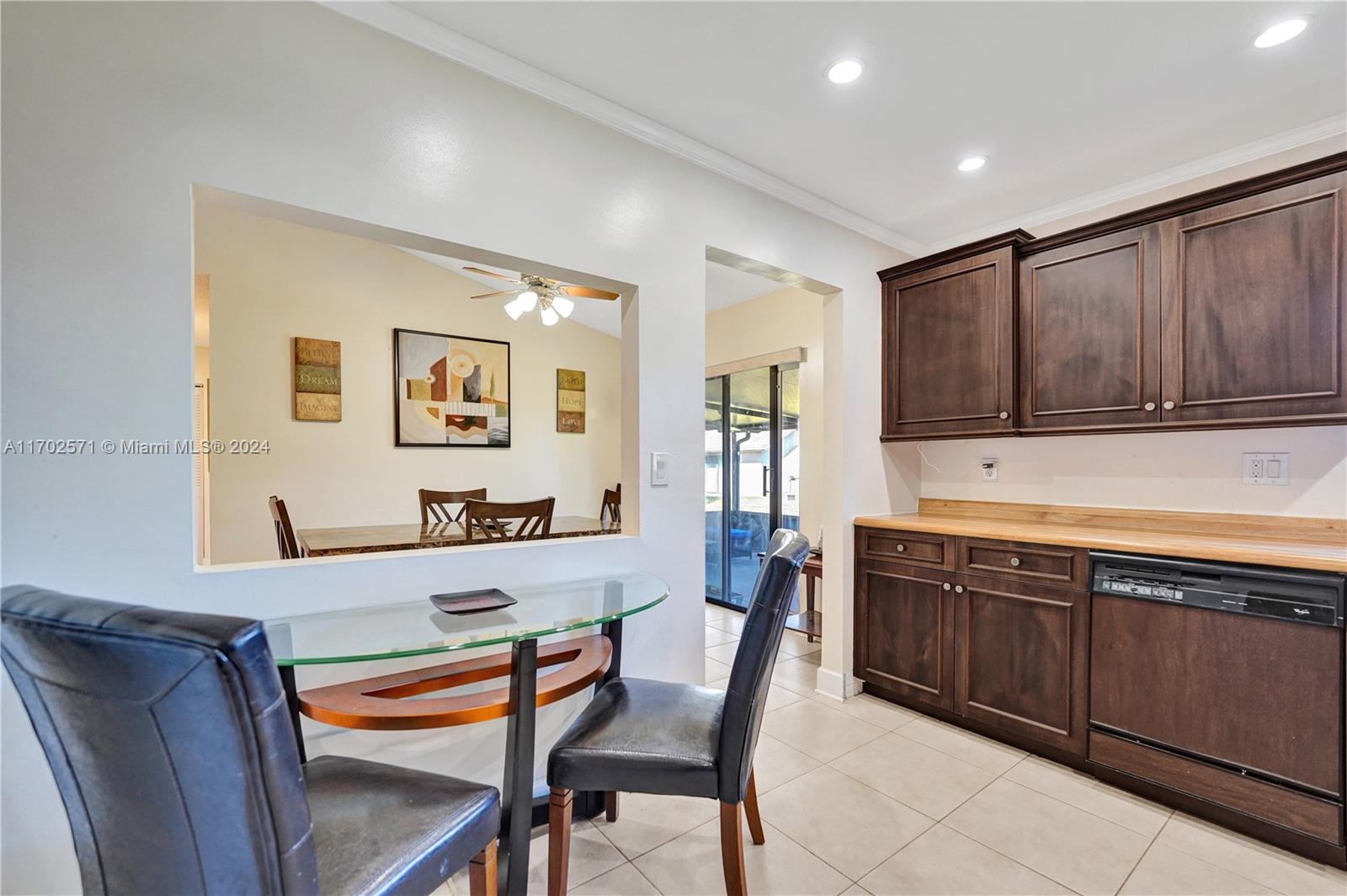 9227 NW 48th St