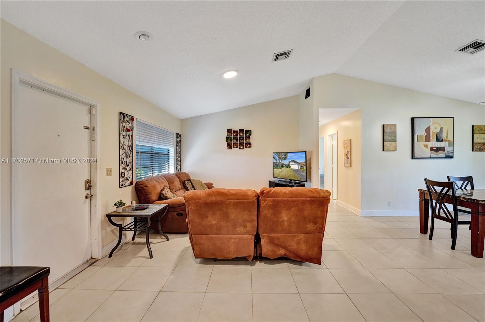 9227 NW 48th St
