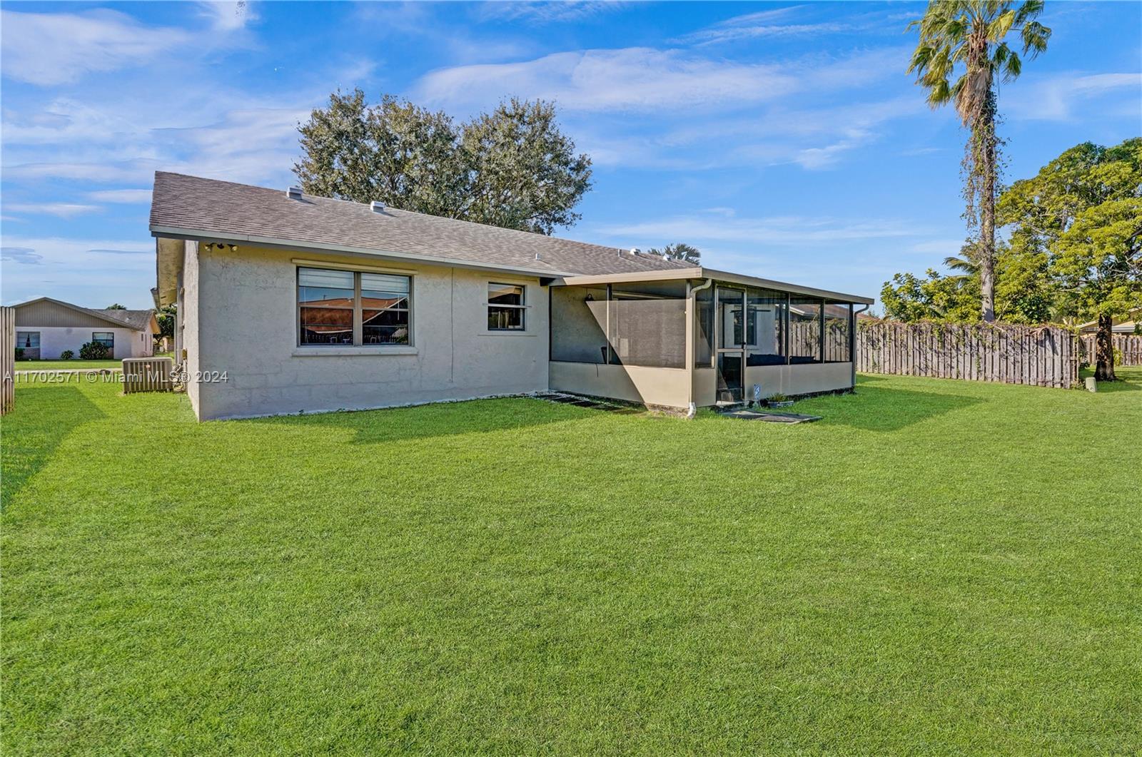 9227 NW 48th St