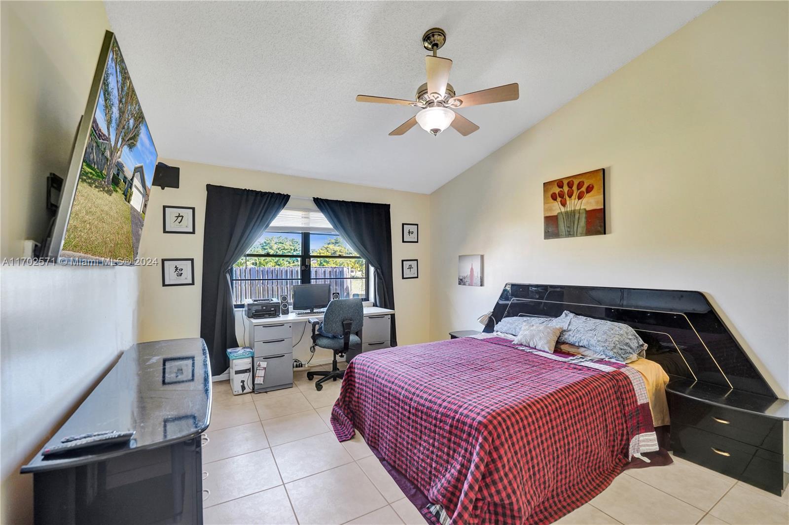 9227 NW 48th St