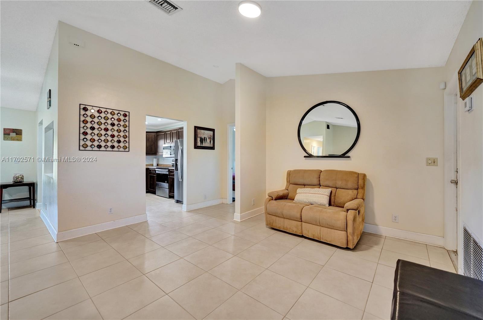 9227 NW 48th St