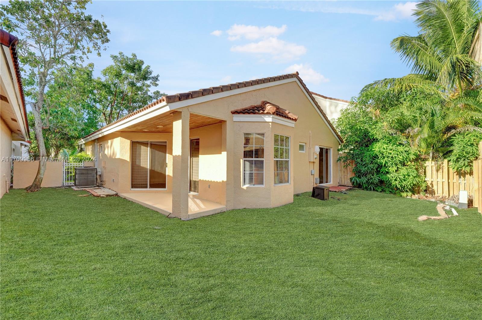 1405 Seagrape Cir