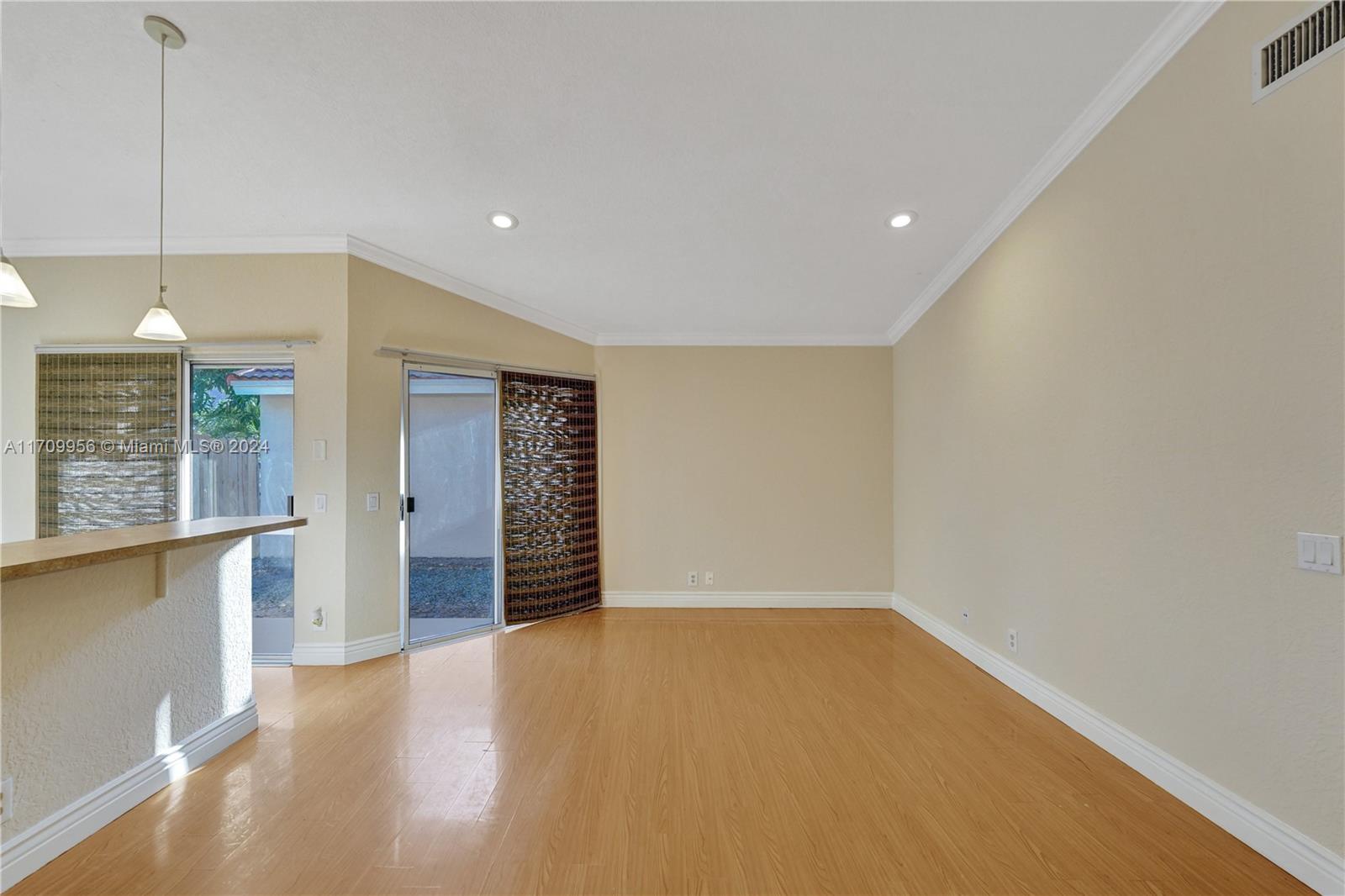 1405 Seagrape Cir