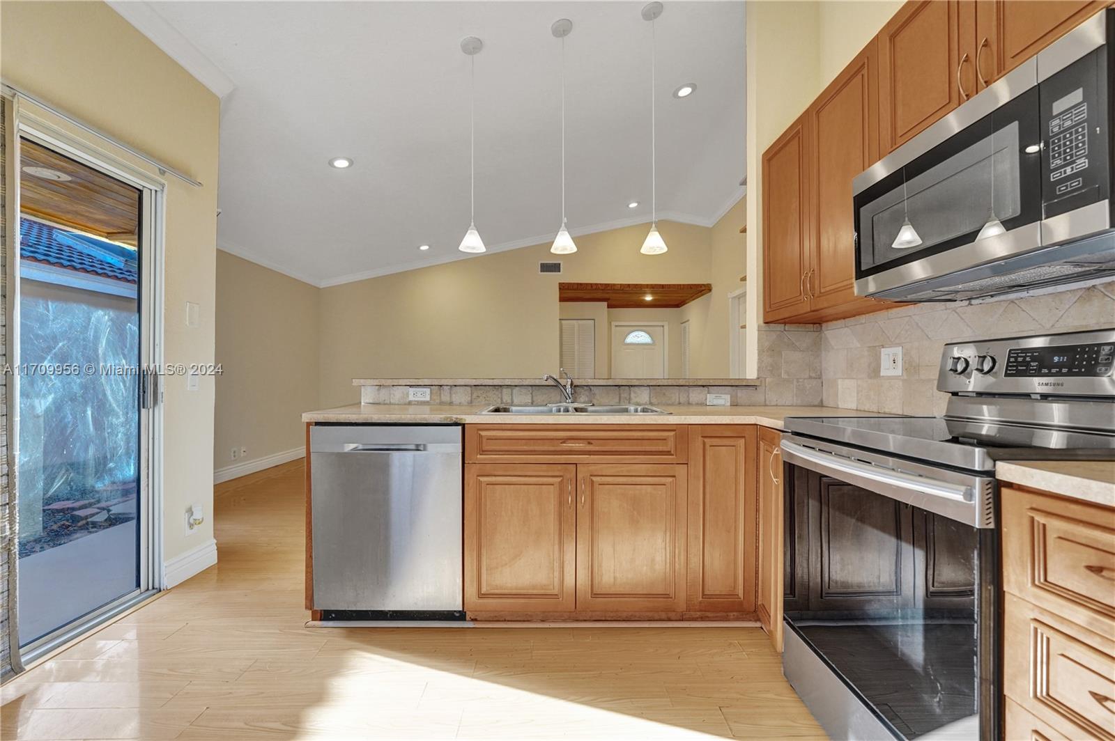 1405 Seagrape Cir