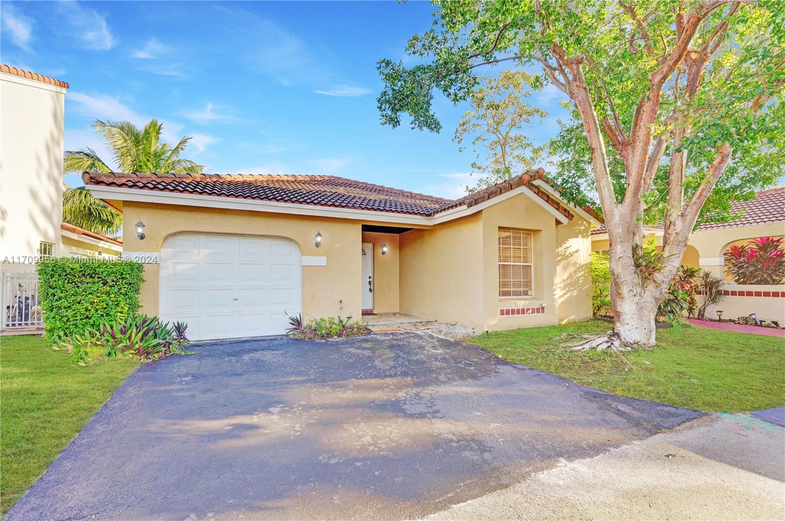 1405 Seagrape Cir