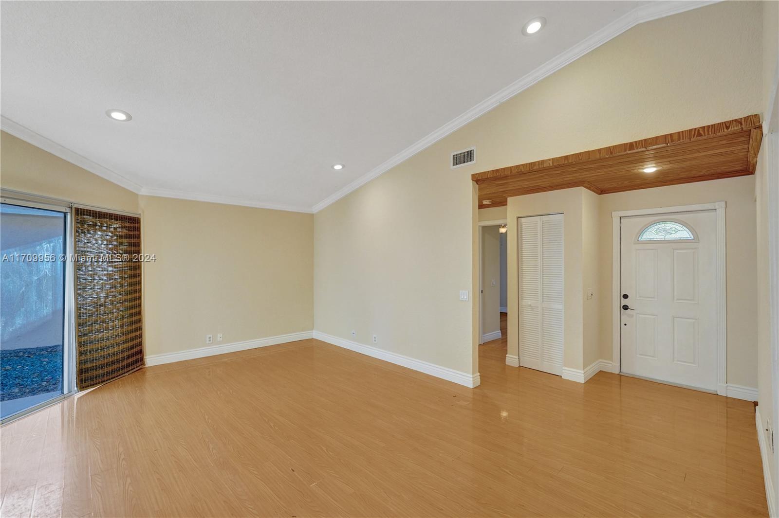 1405 Seagrape Cir