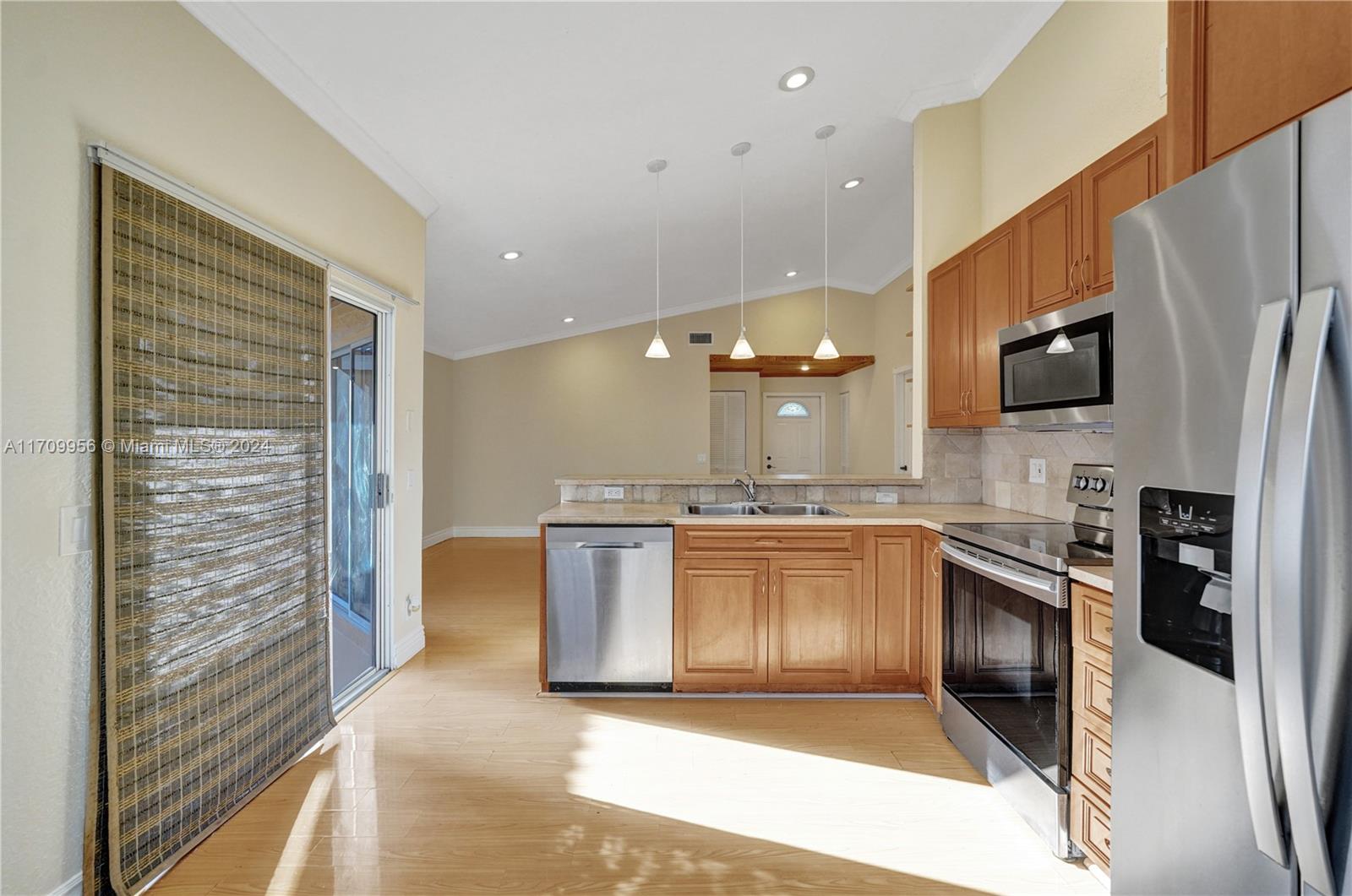 1405 Seagrape Cir