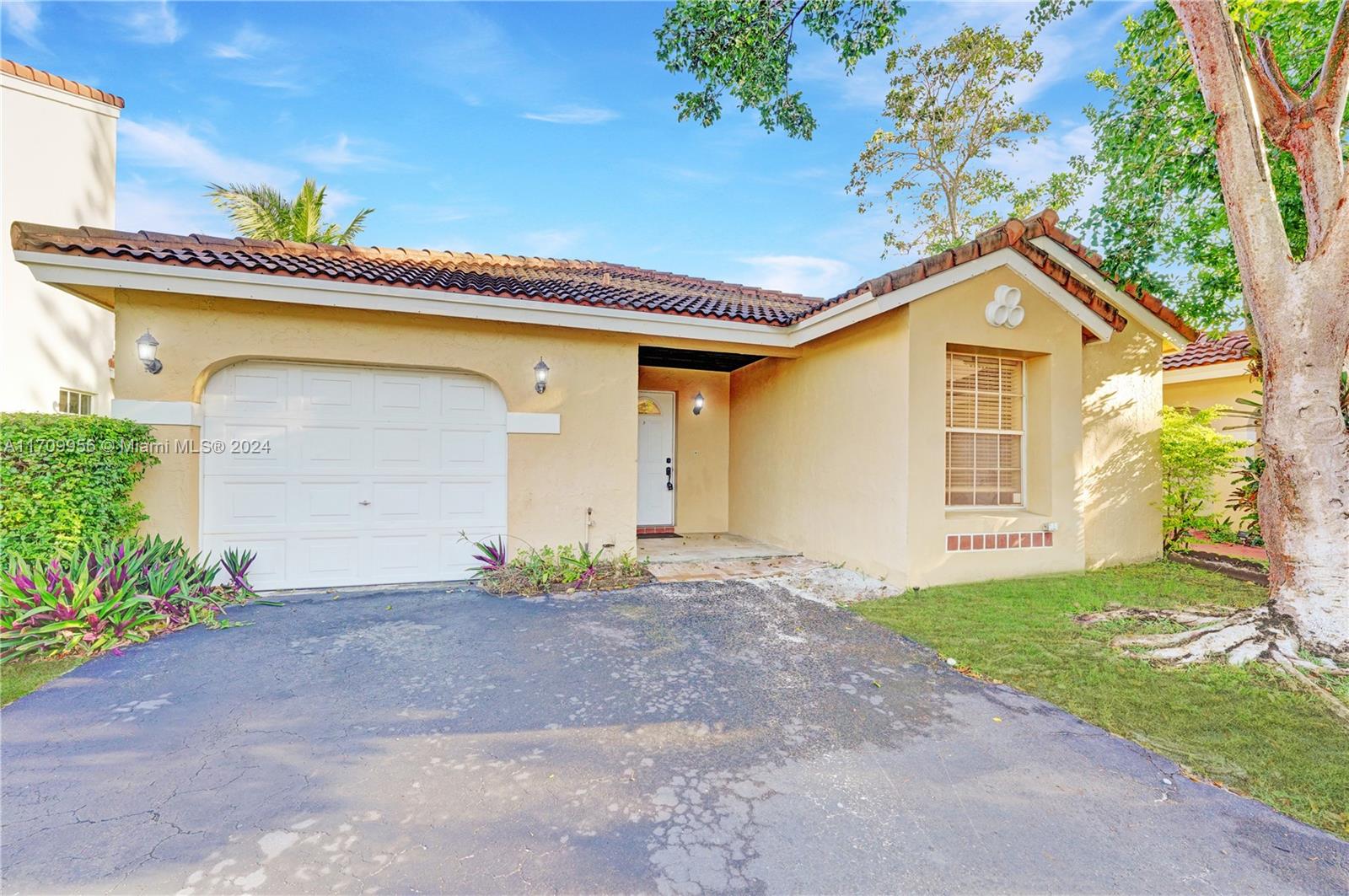1405 Seagrape Cir