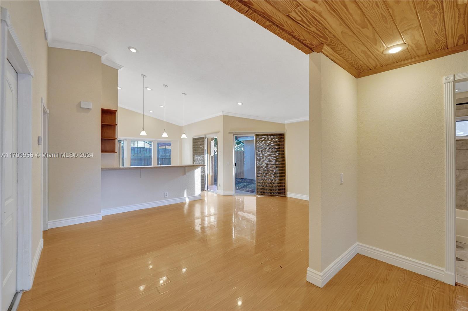 1405 Seagrape Cir