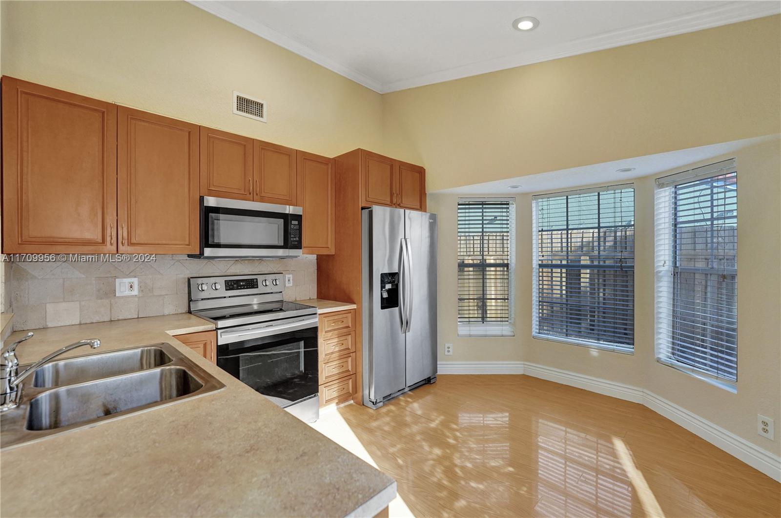 1405 Seagrape Cir