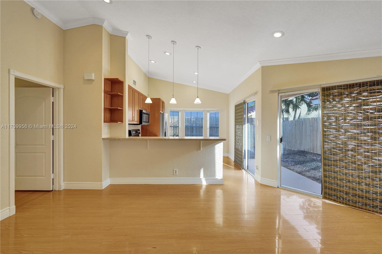 1405 Seagrape Cir