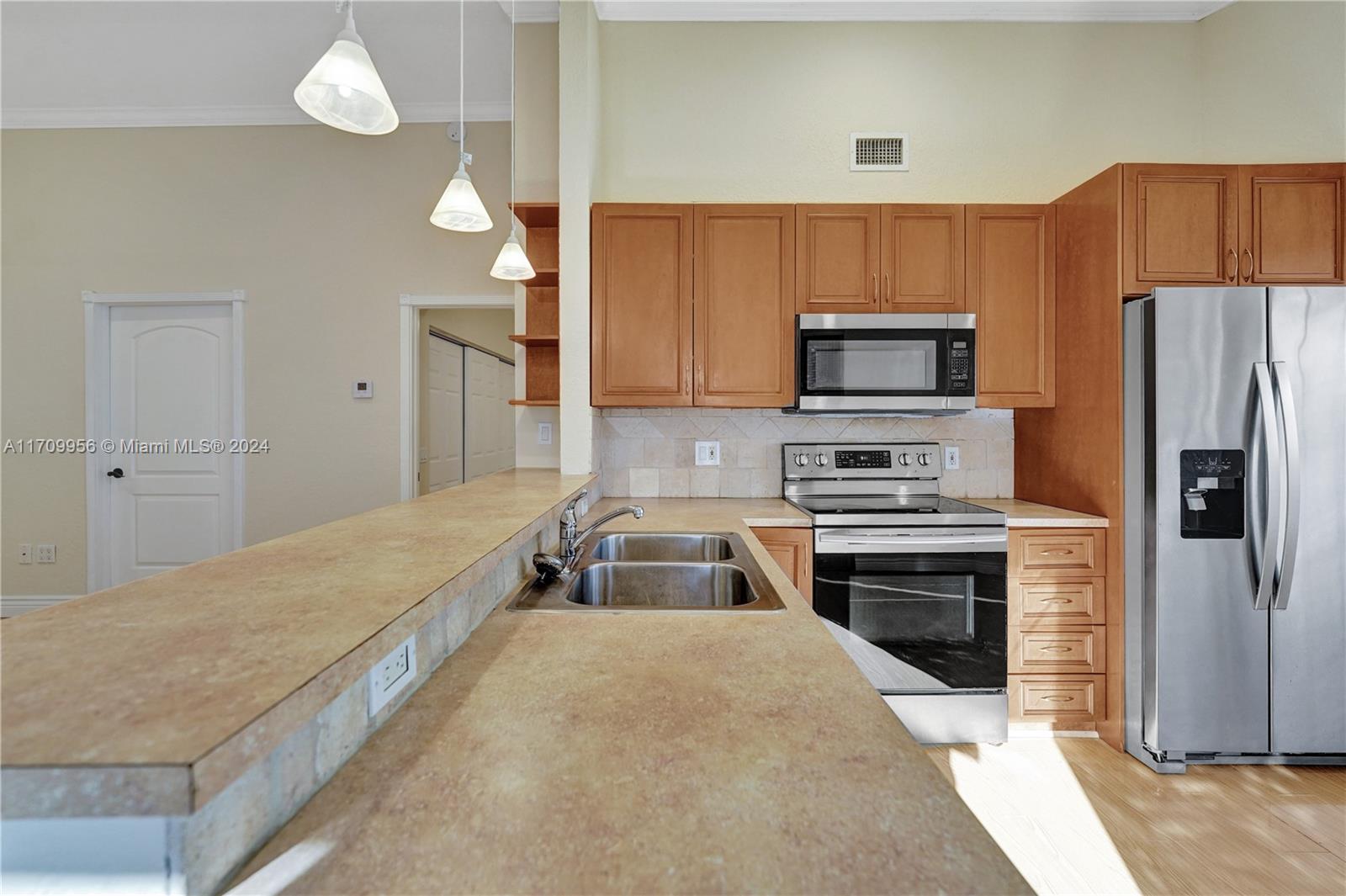 1405 Seagrape Cir