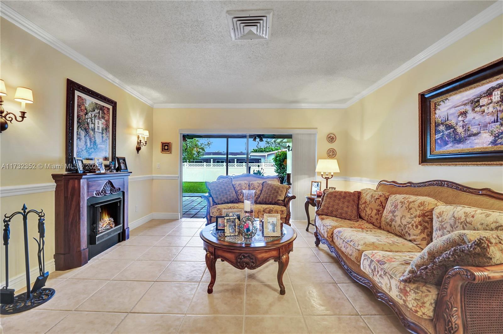 1811 NW 106th Ter