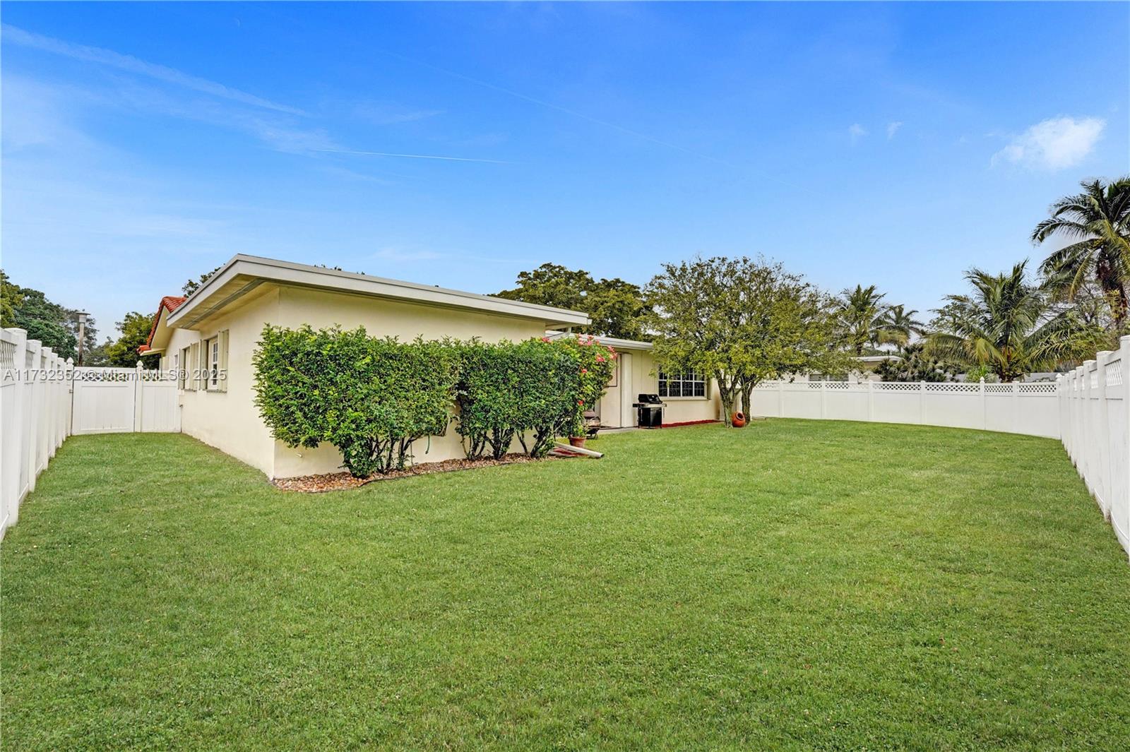 1811 NW 106th Ter