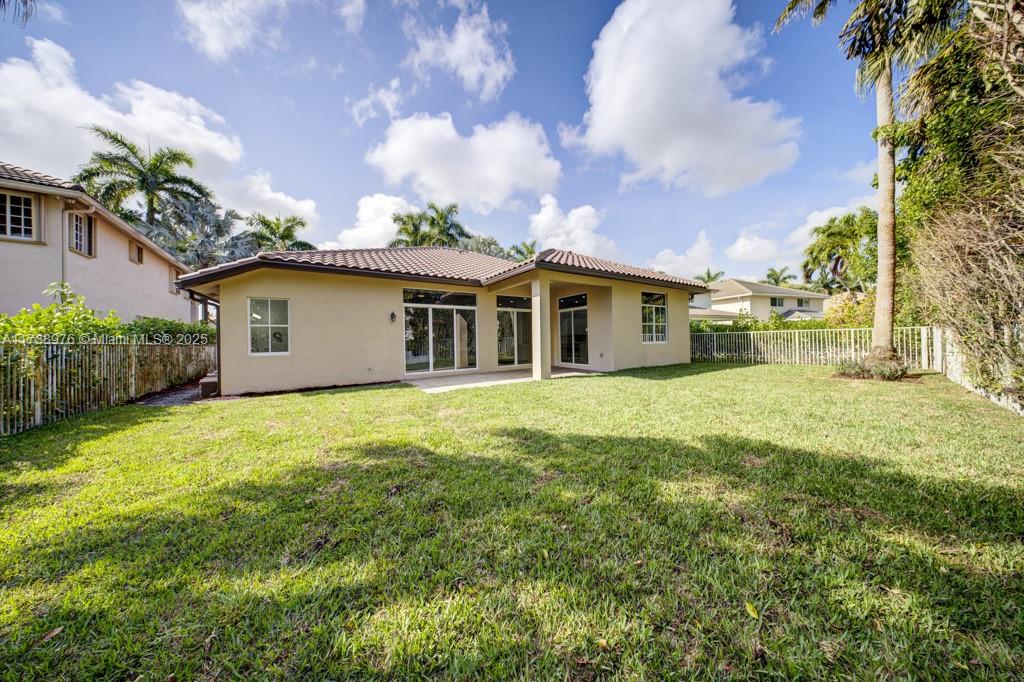 2452 Greenbrier Ct