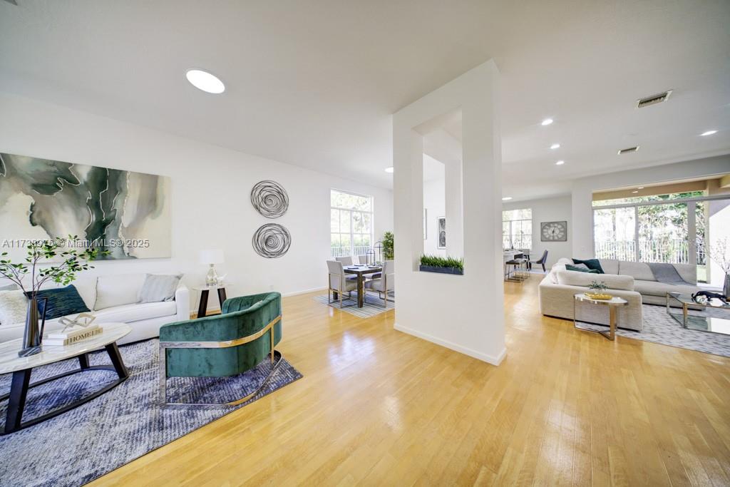 2452 Greenbrier Ct