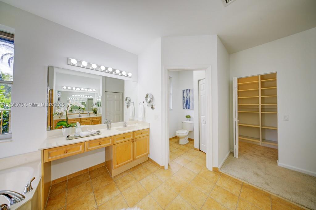 2452 Greenbrier Ct