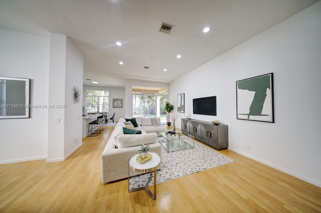2452 Greenbrier Ct