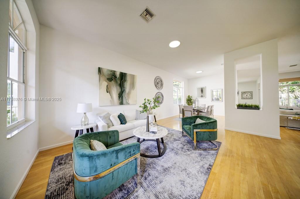 2452 Greenbrier Ct
