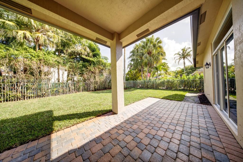 2452 Greenbrier Ct