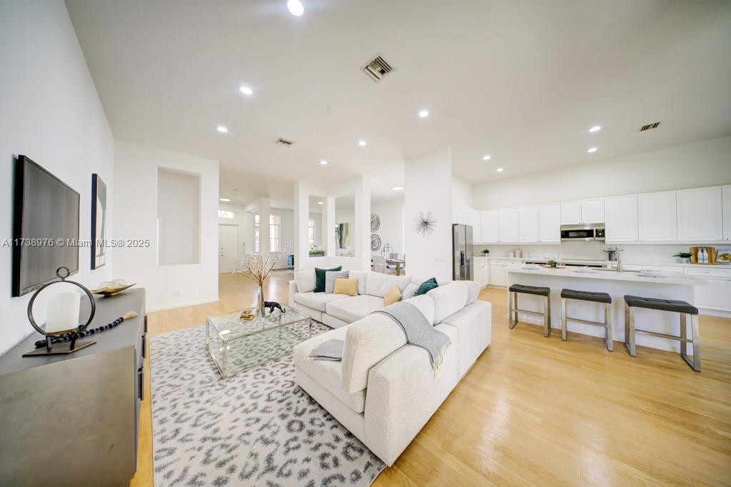 2452 Greenbrier Ct