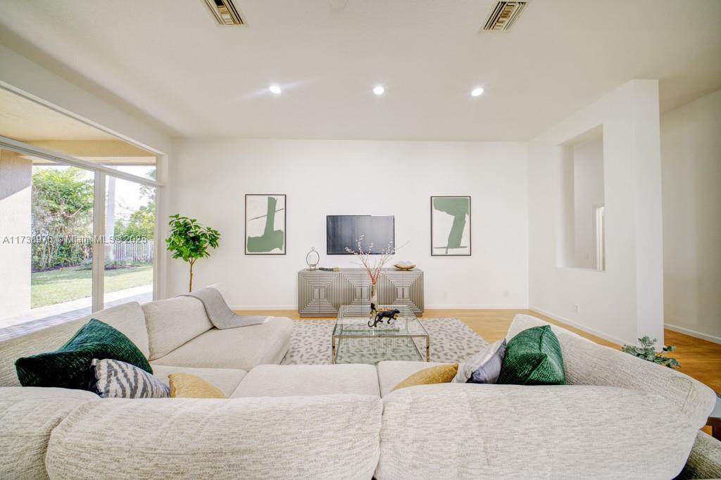 2452 Greenbrier Ct