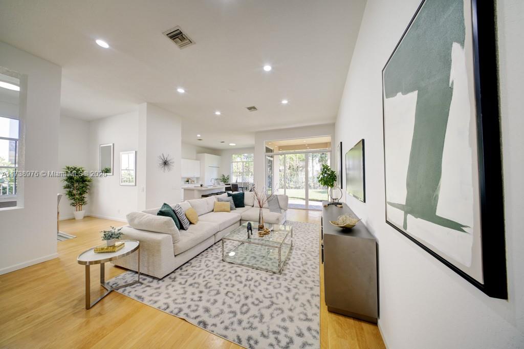 2452 Greenbrier Ct
