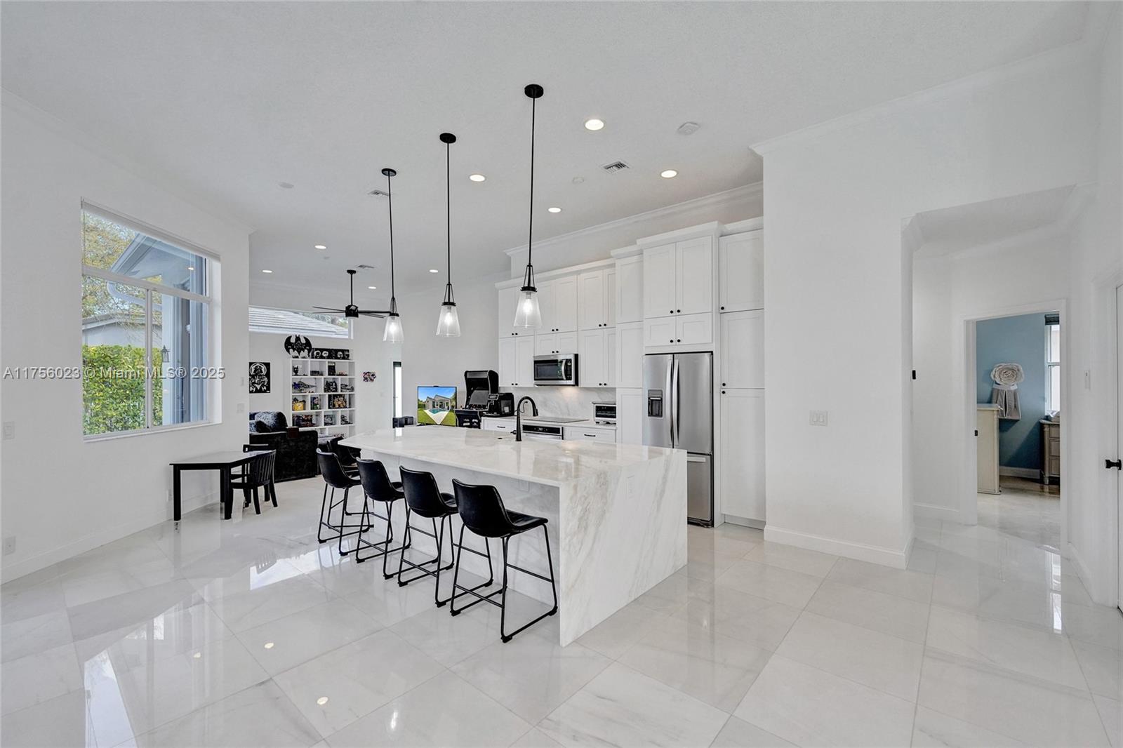 2757 Oakbrook Ln