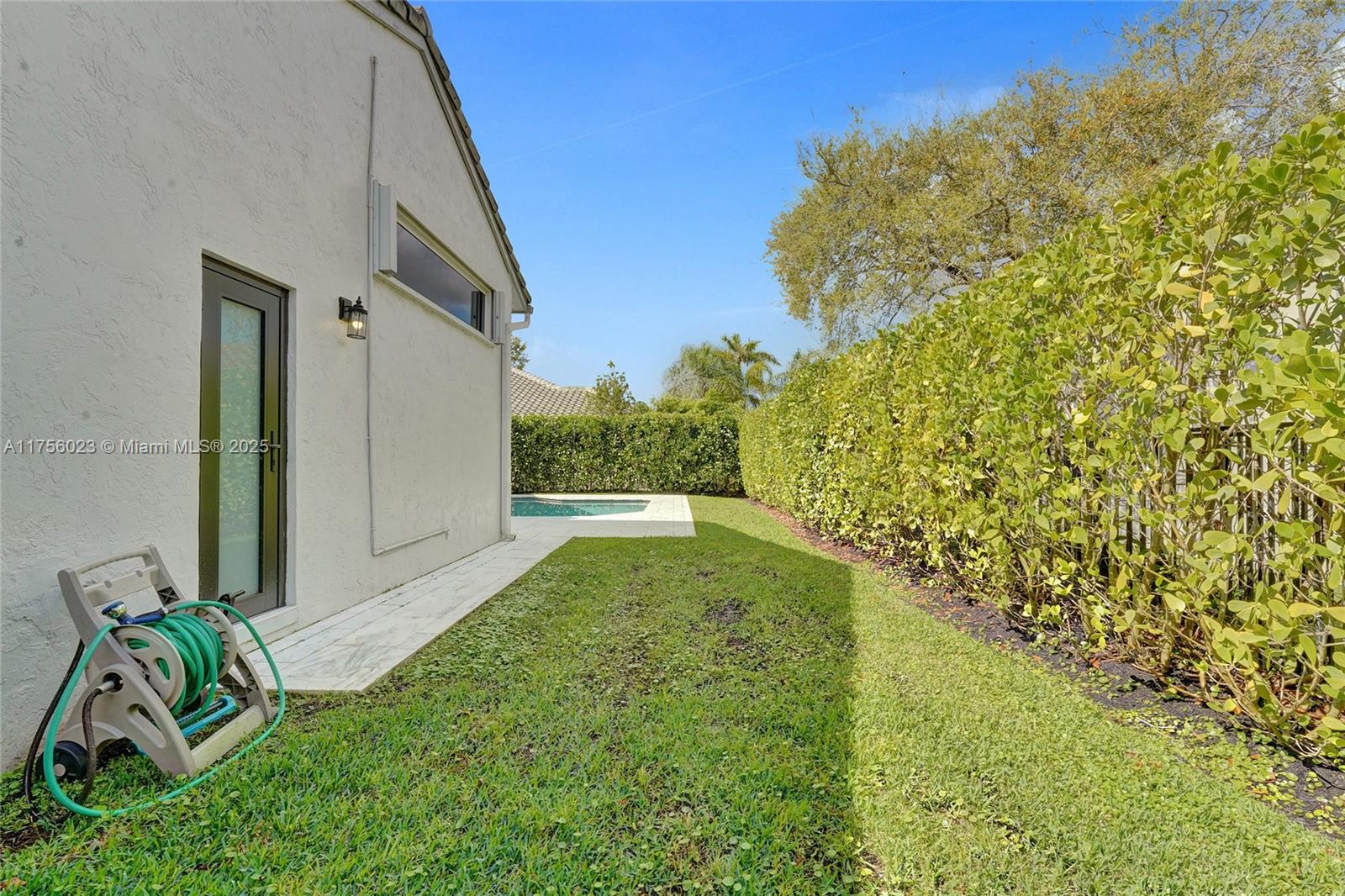 2757 Oakbrook Ln