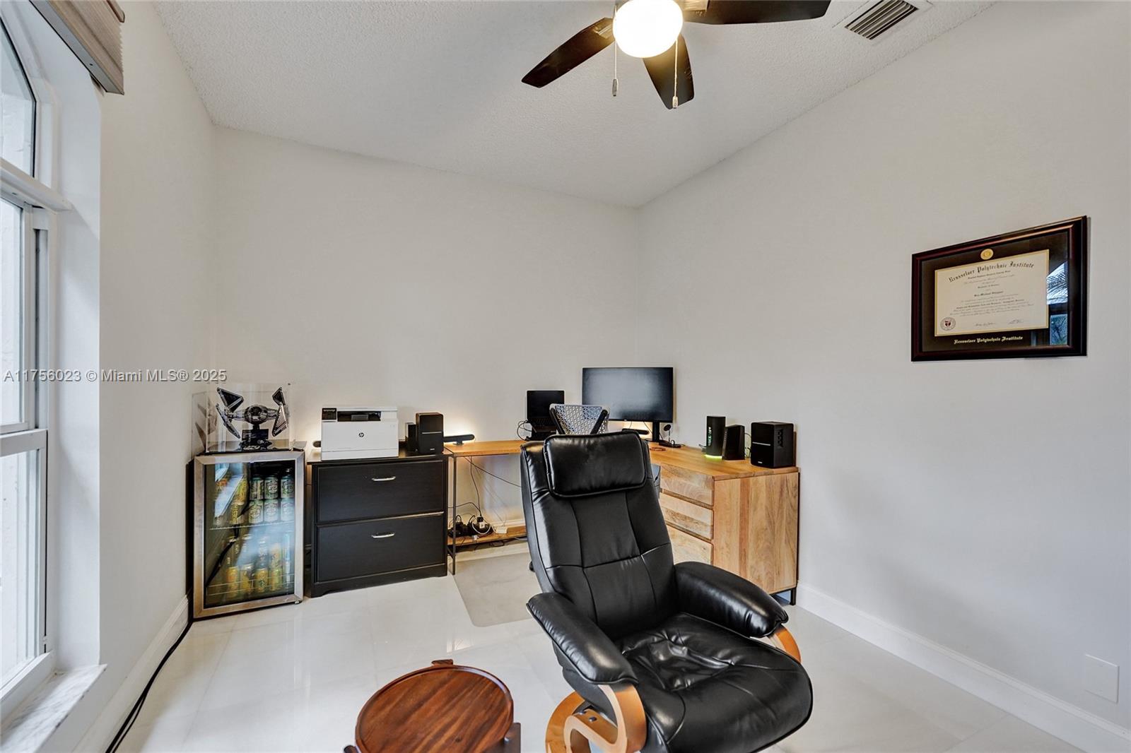 2757 Oakbrook Ln
