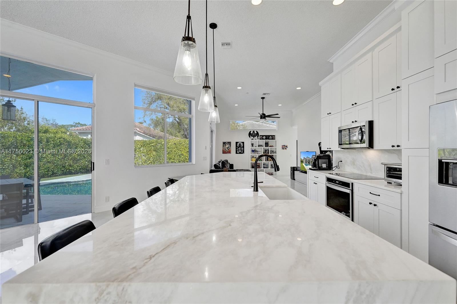 2757 Oakbrook Ln