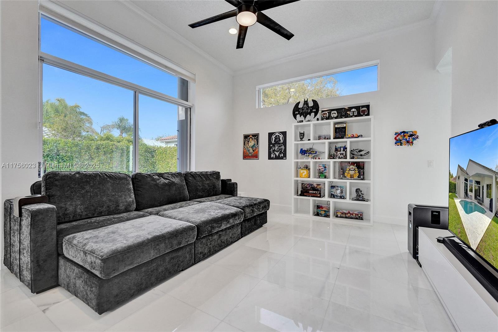 2757 Oakbrook Ln