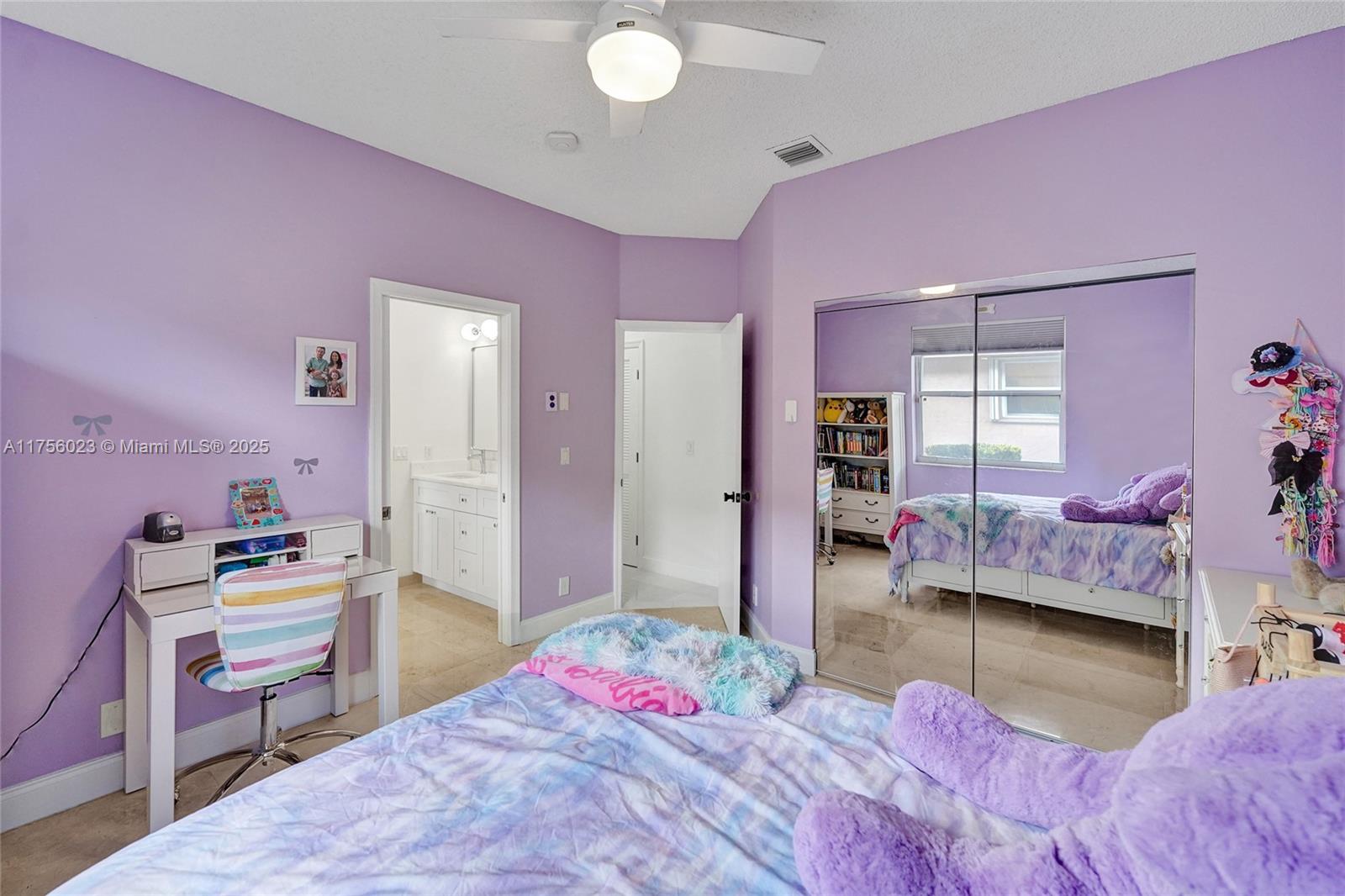 2757 Oakbrook Ln