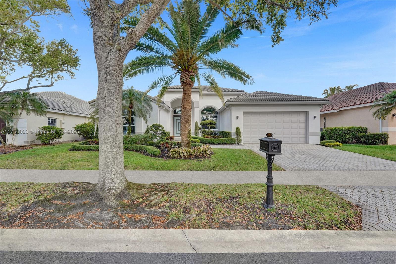 2757 Oakbrook Ln