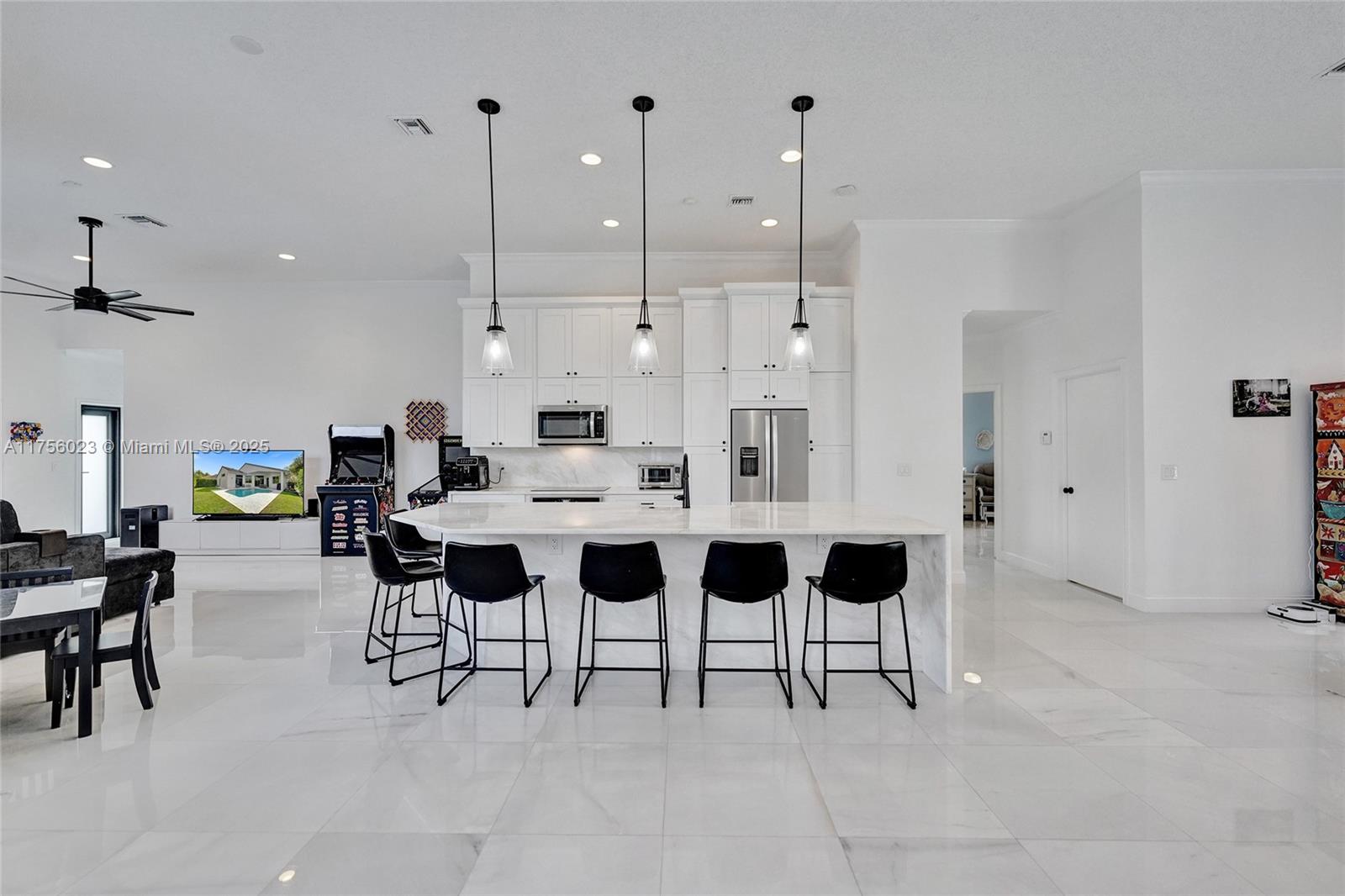 2757 Oakbrook Ln