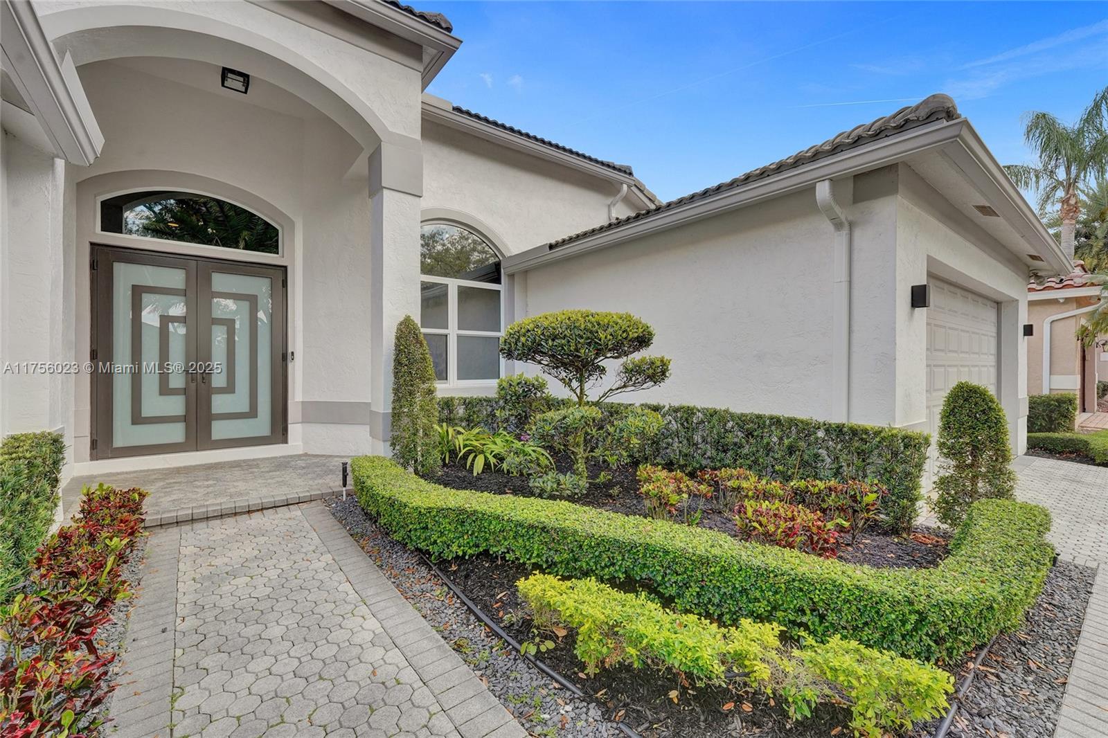 2757 Oakbrook Ln