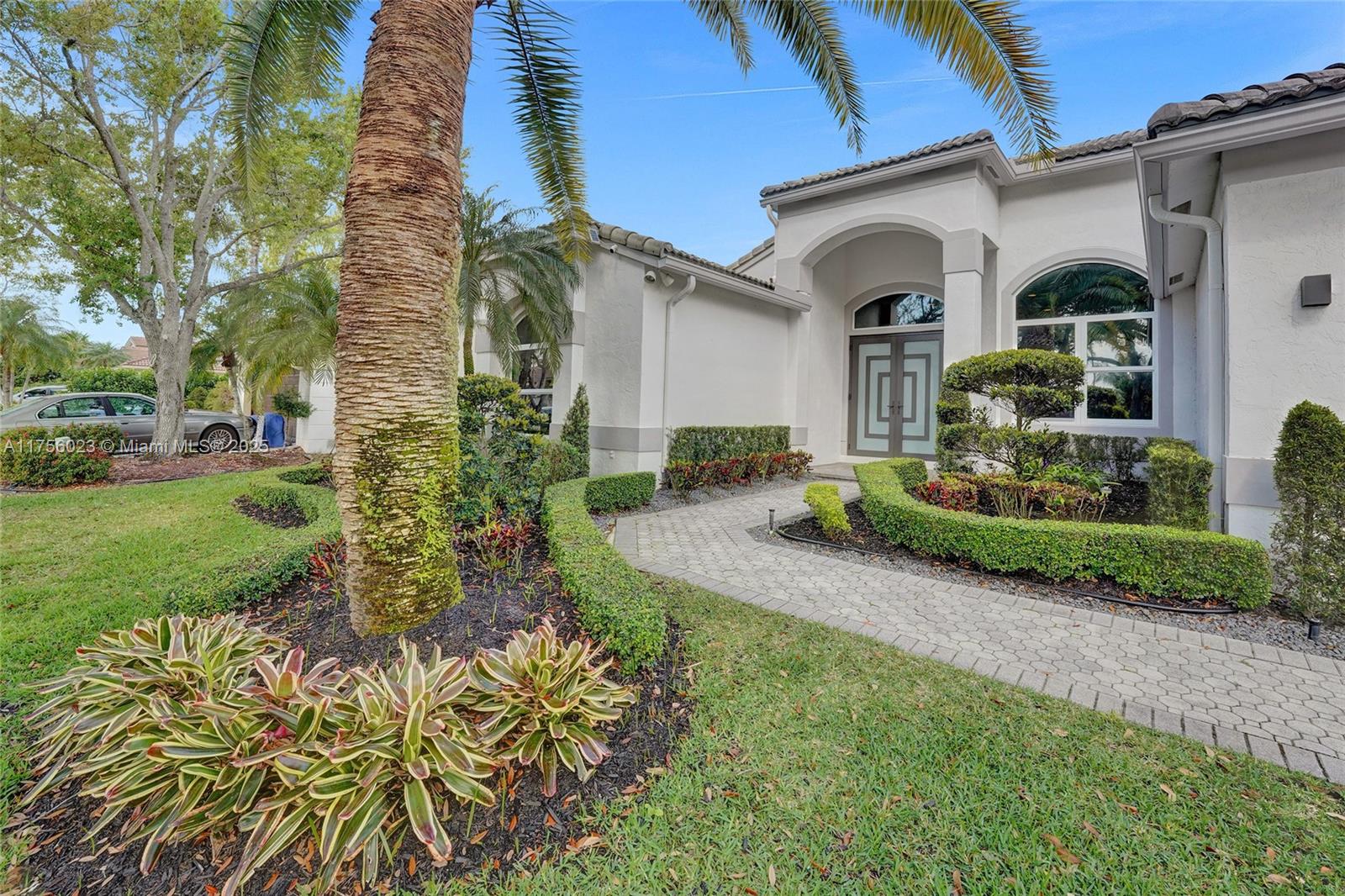 2757 Oakbrook Ln