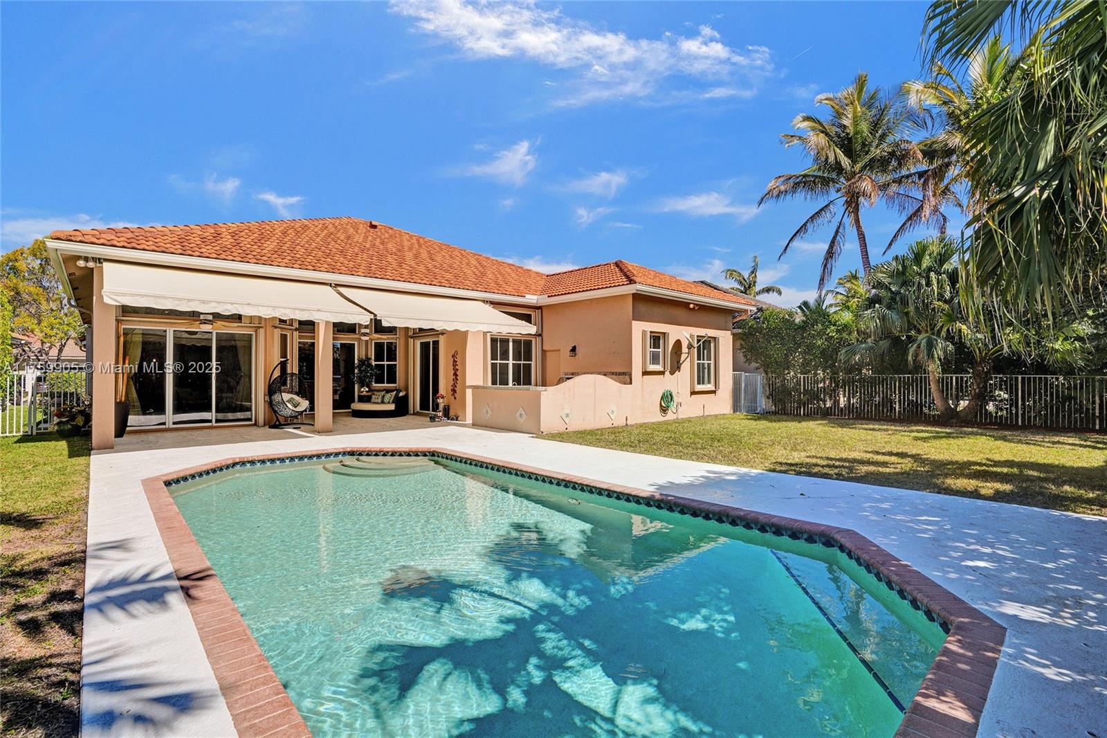 1436 Blue Jay Cir