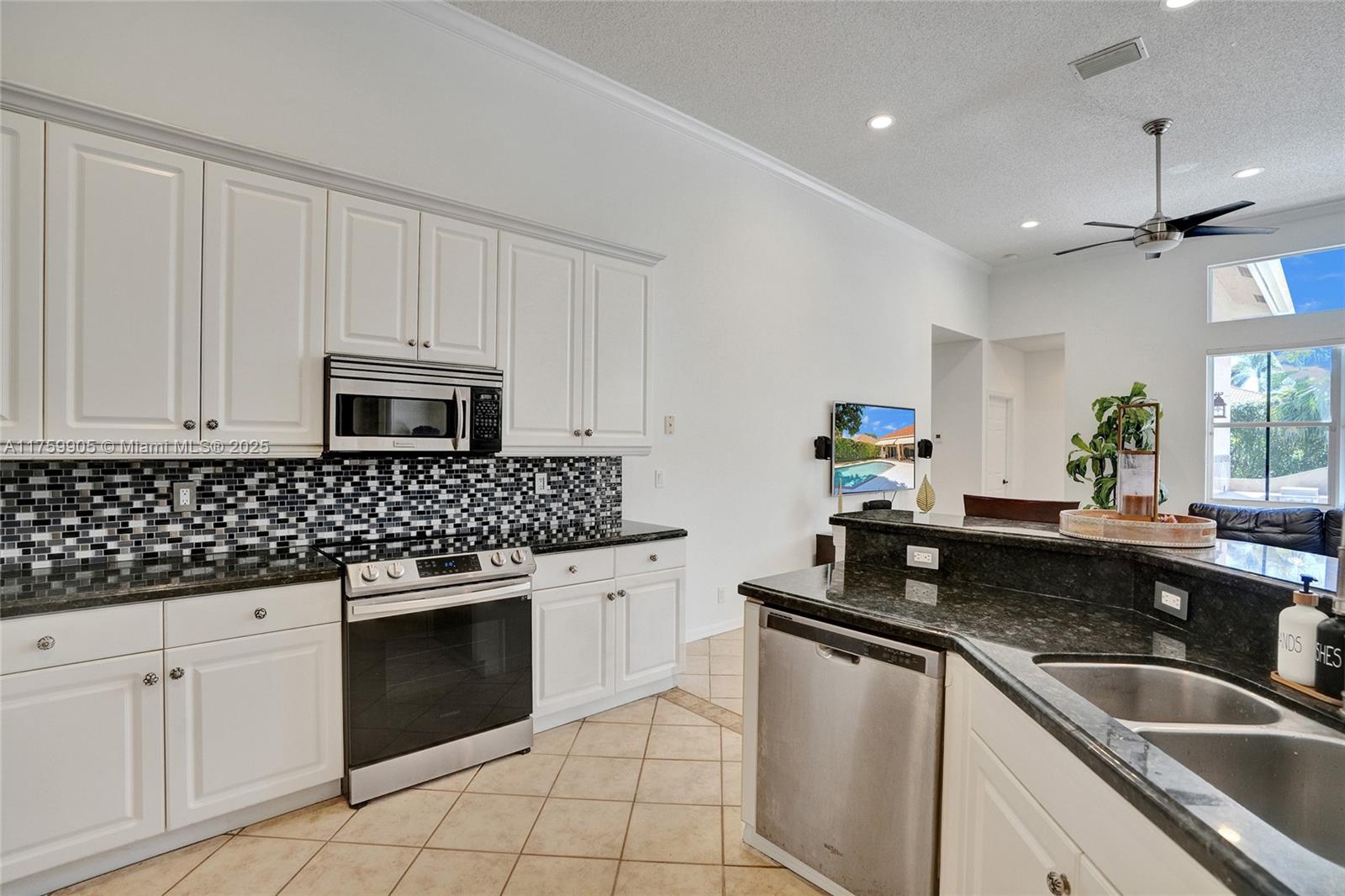 1436 Blue Jay Cir