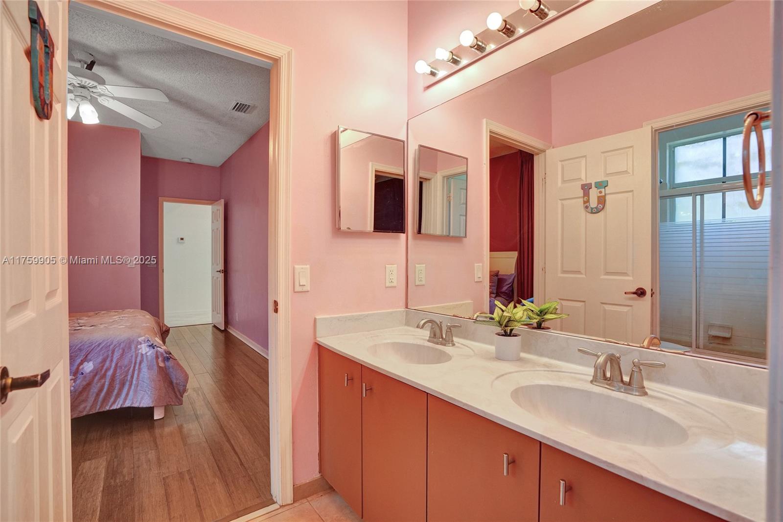 1436 Blue Jay Cir