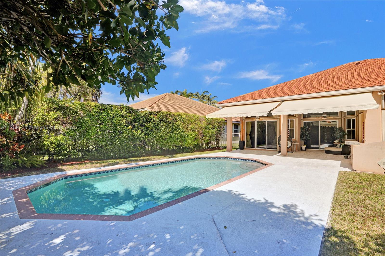 1436 Blue Jay Cir