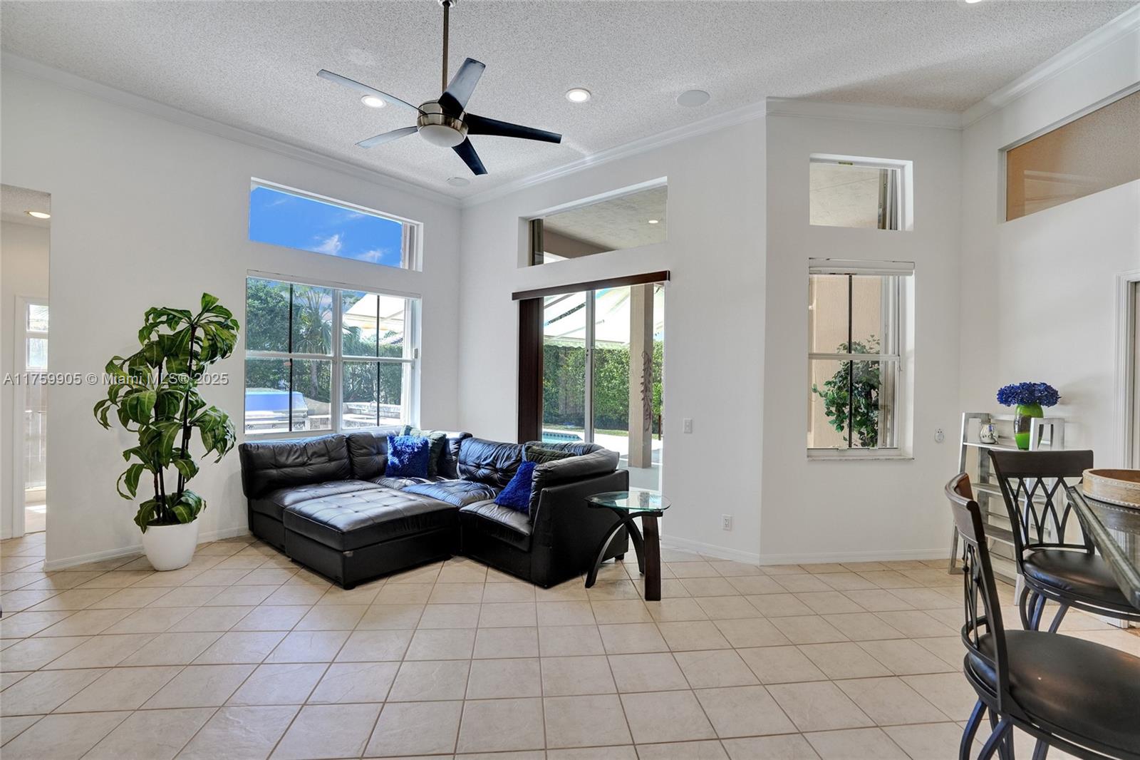 1436 Blue Jay Cir