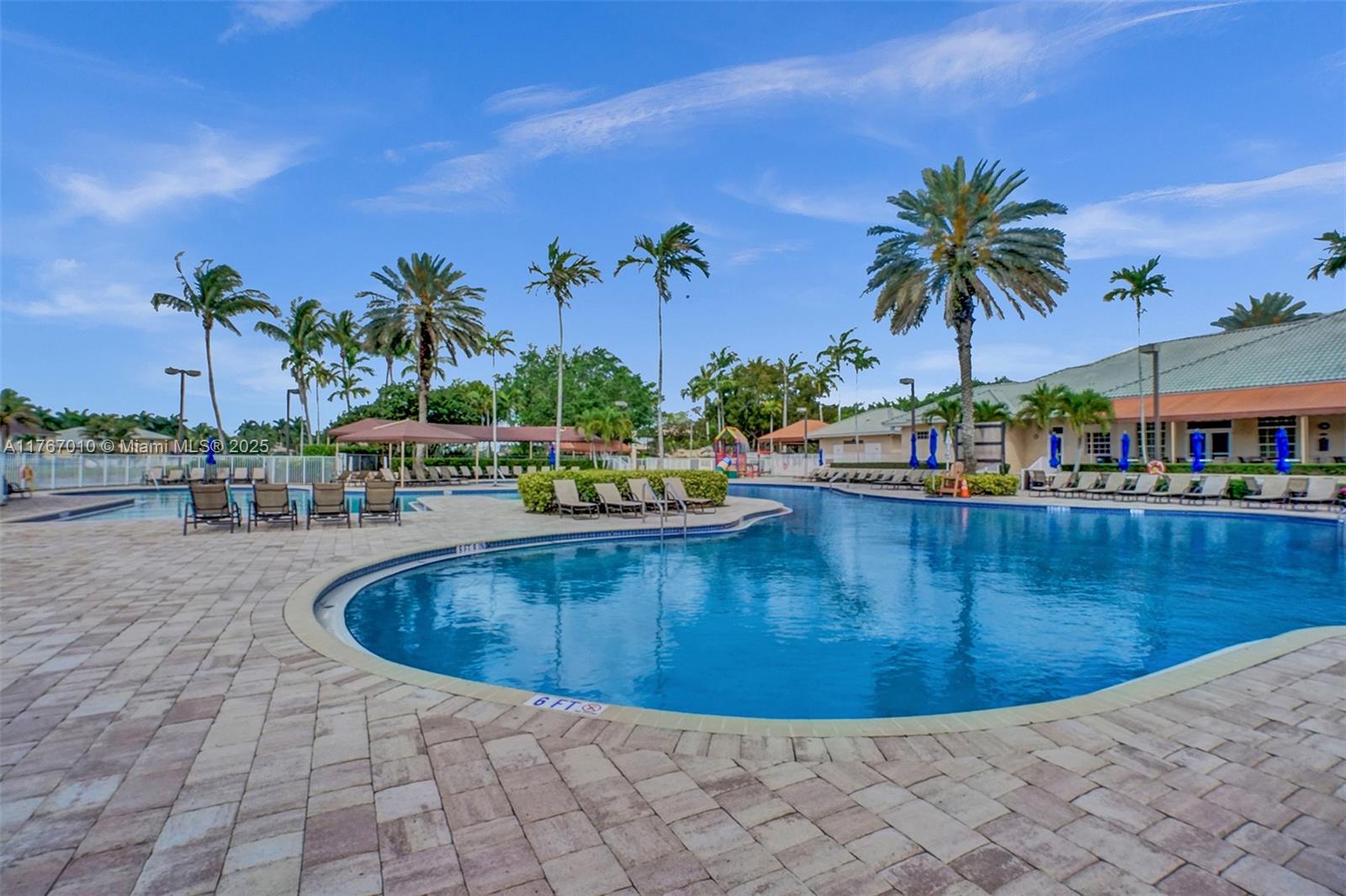 1058 Chenille Cir